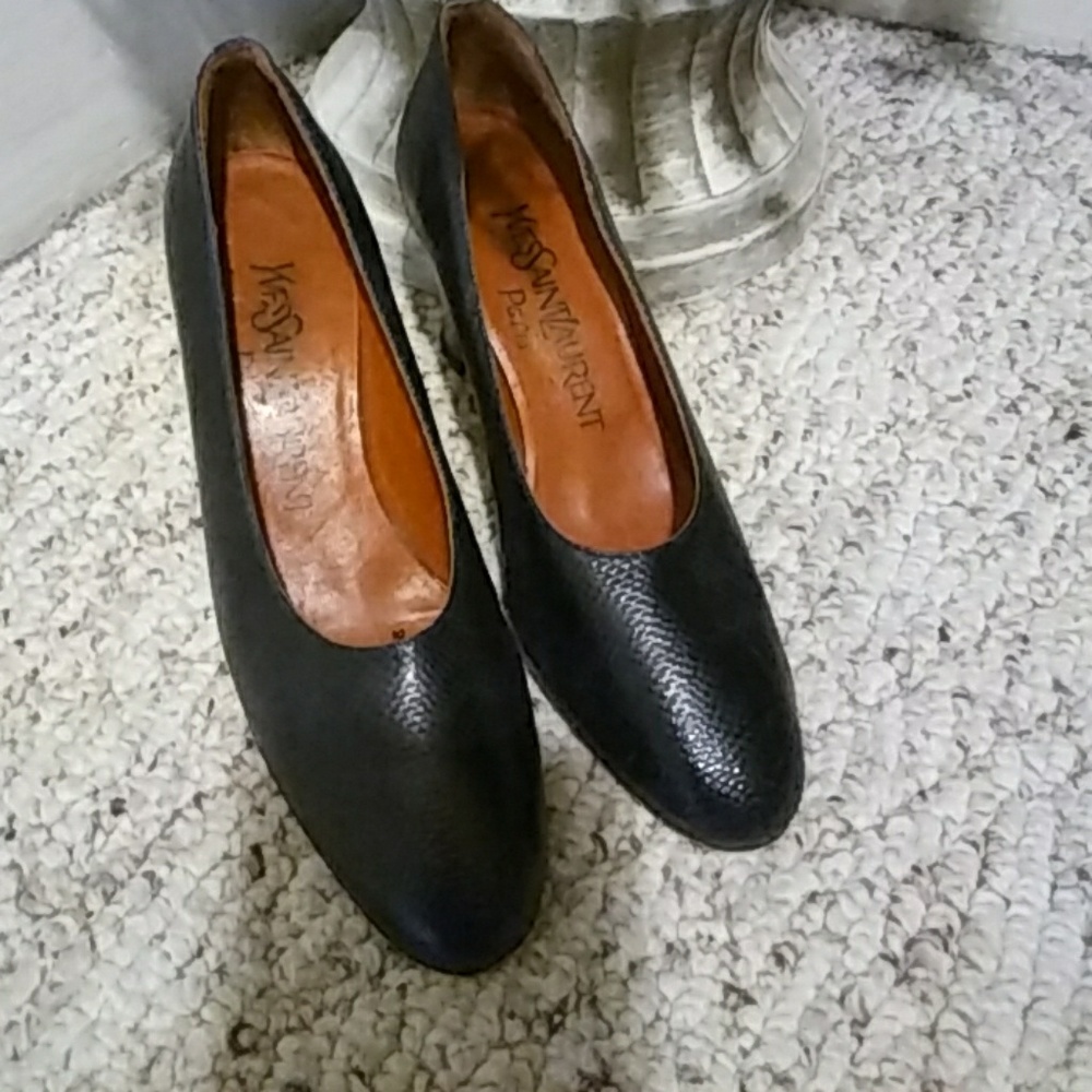 Yves Saint Laurent Vintage  Navy Pumps